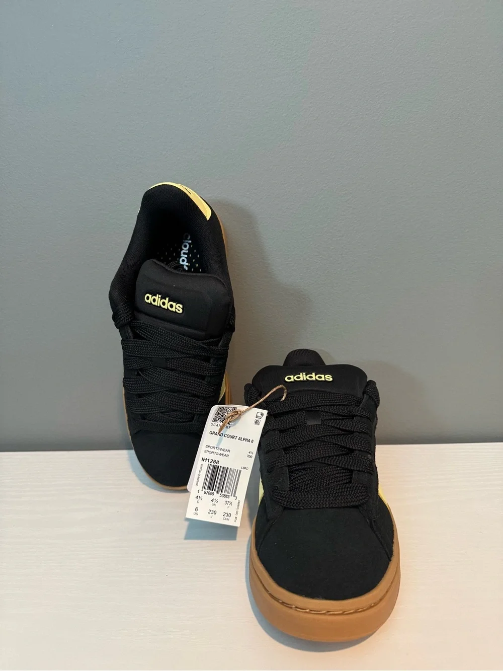 adidas Grand court Alpha 00s Black & yellow Gum Low-Top Sneakers size 6 women